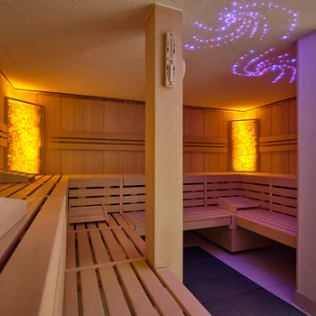 Reppert, Ihr Hotel in Hinterzarten im Schwarzwald Innenraum einer Sauna mit Holzsitzbänken und beleuchteten Wänden